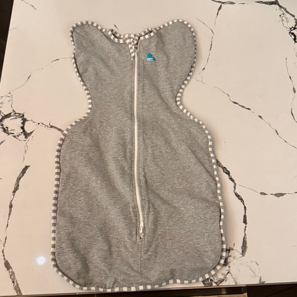 Love to Dream Gray Swaddle size M